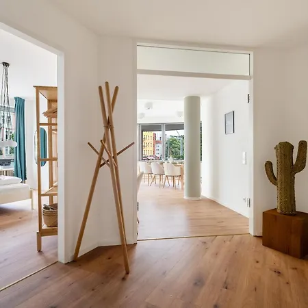 Bright & Spacious 아파트