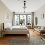 Bright & Spacious *