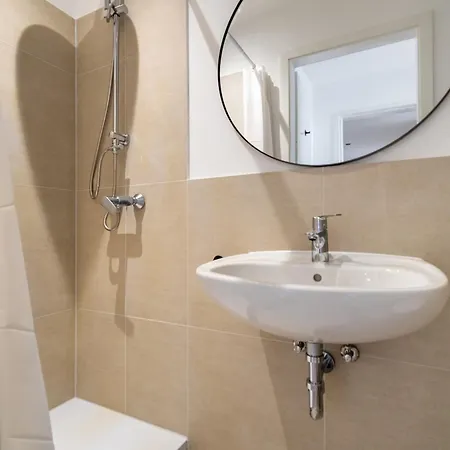 Bright & Spacious Apartman